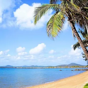 Hotel Harbour Lights Caravan Park, Bowen