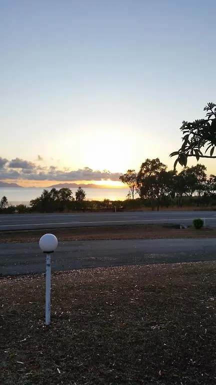 Ocean View Motel Bowen 3*,